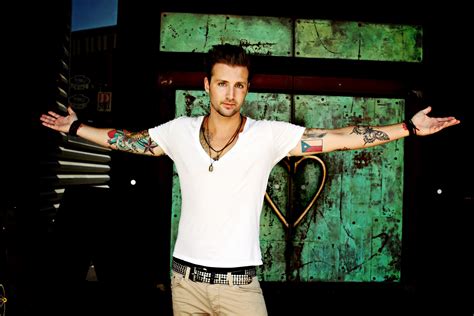 Secondhand Serenade .